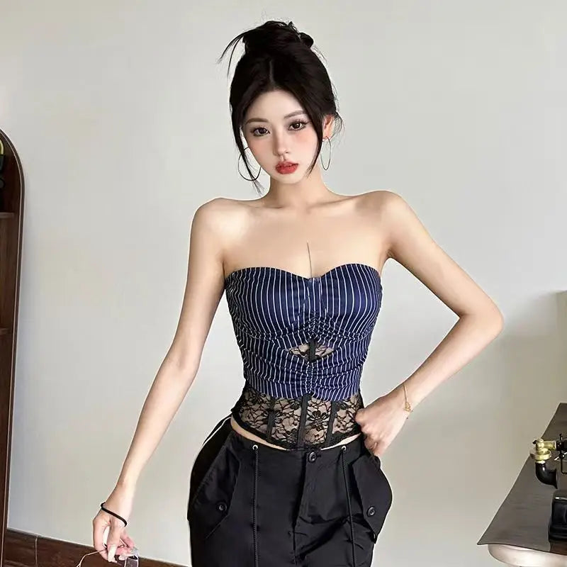 European and American fashion sexy design slim - fitting women with chest dark hollow lace top coat Goth Harajuku trend vest