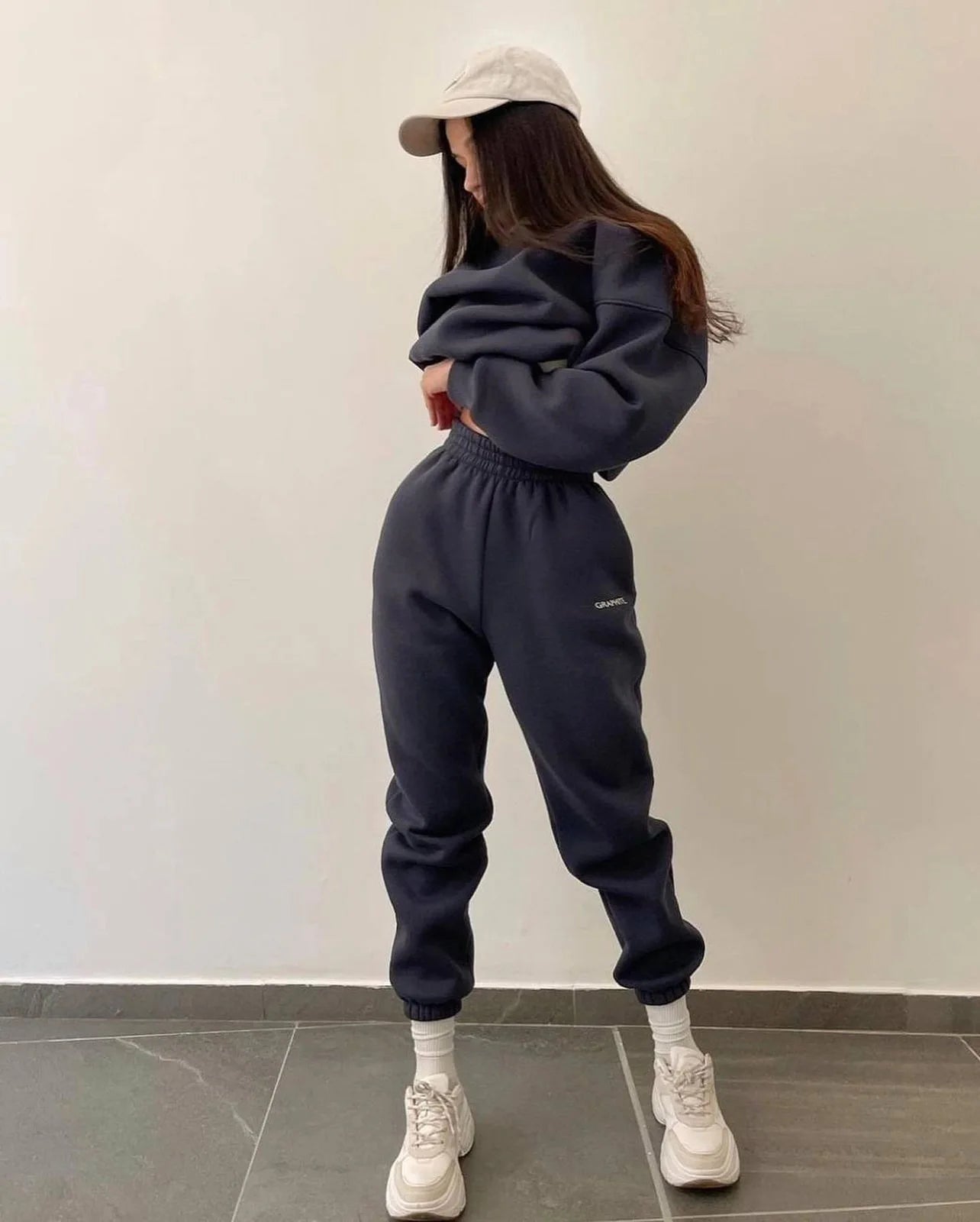 Fashion Women's Clothing 2025 Spring and Autumn Casual Solid Color Round Neck Sweater Suit Two-piece Suit