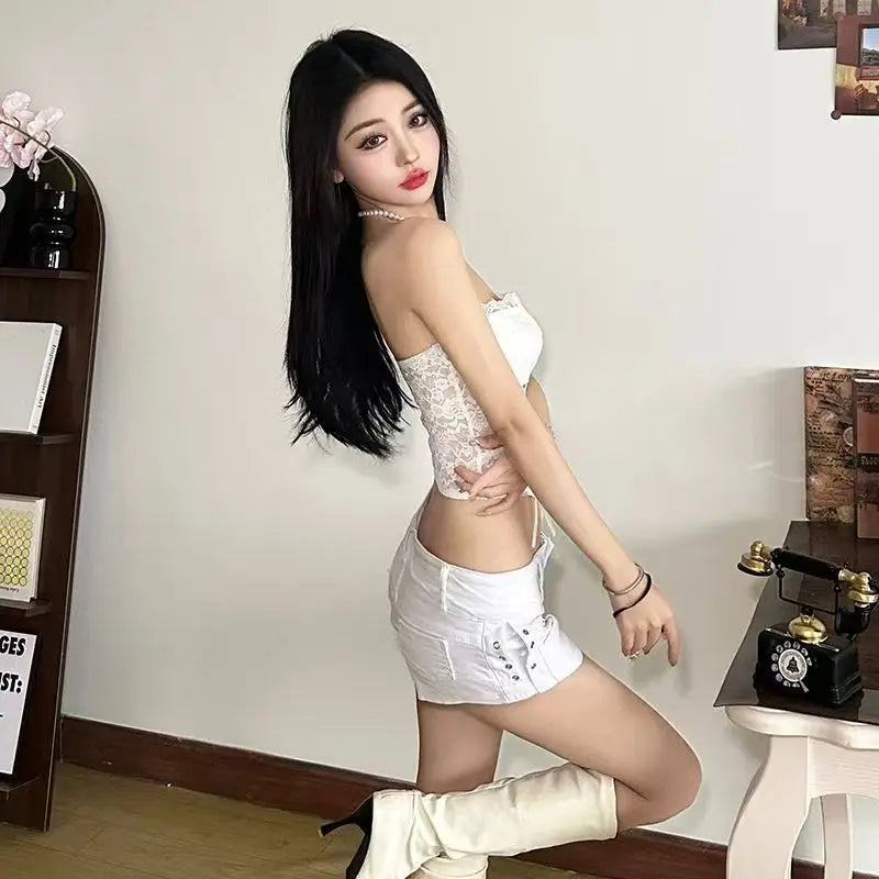 European and American fashion sexy design slim - fitting women with chest dark hollow lace top coat Goth Harajuku trend vest