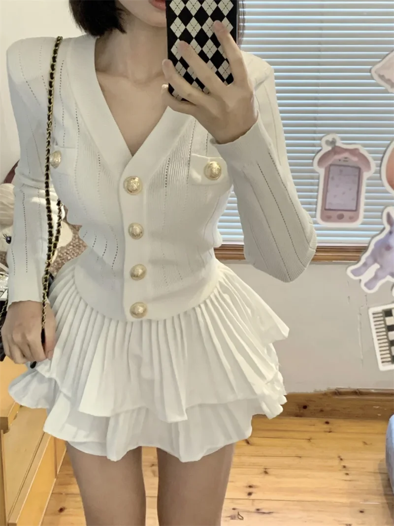 French Fashion V-neck Sweater for Women in Spring Slim and Elegant Long-sleeved Cardigan Jacket Button Versatile Casual Top