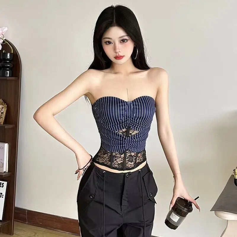 European and American fashion sexy design slim - fitting women with chest dark hollow lace top coat Goth Harajuku trend vest